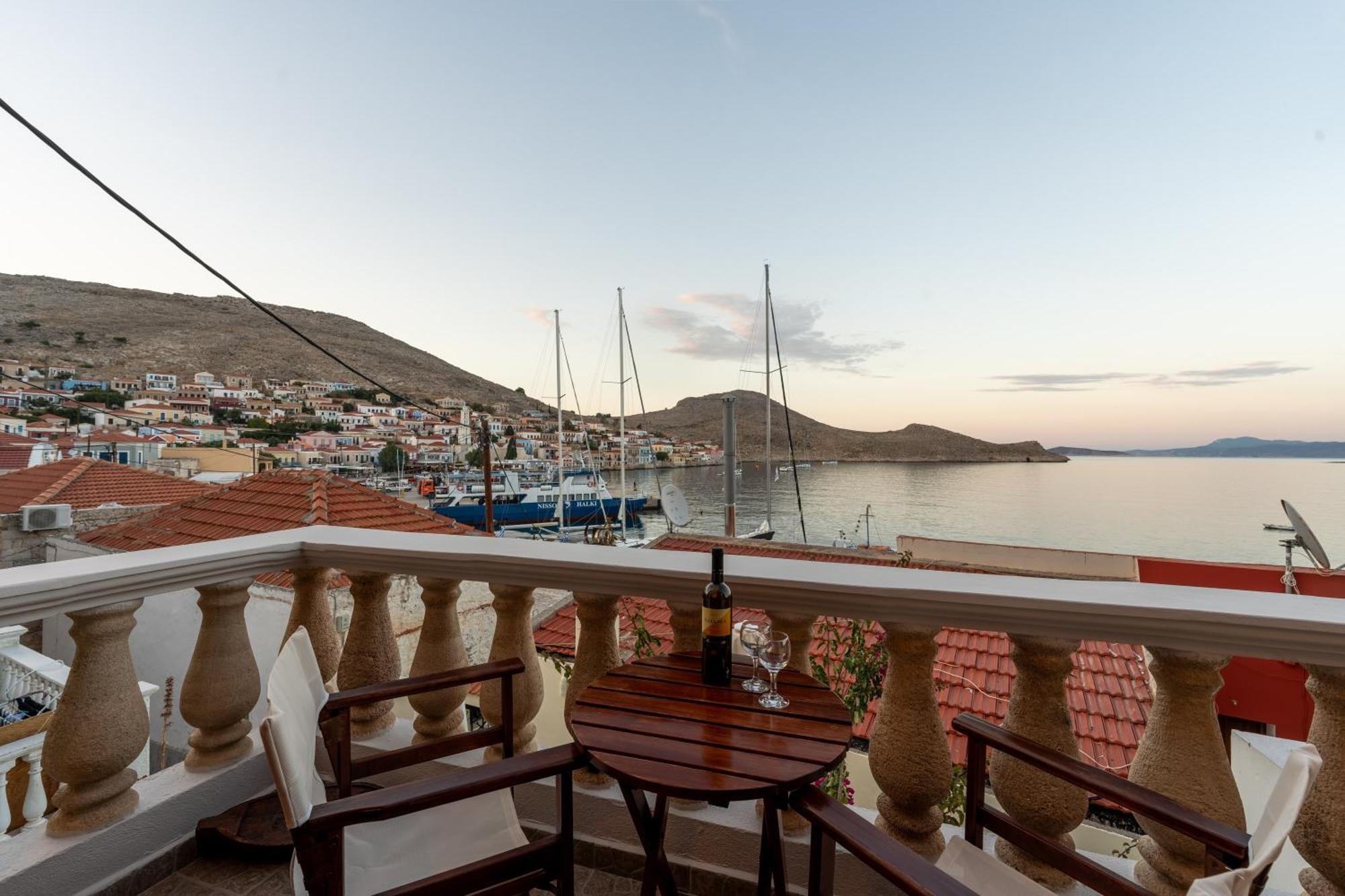 Villa Antonis Chalki Town 외부 사진
